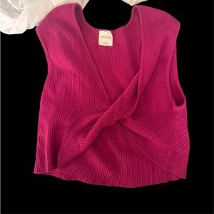 Super cute magenta crop top